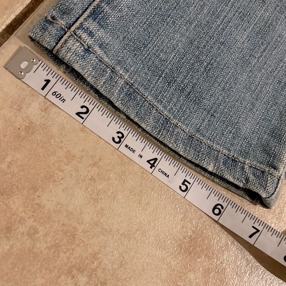 Paparazzi Light Wash Distressed Jeans in Junior’s size 9/10 - Picture 12 of 12